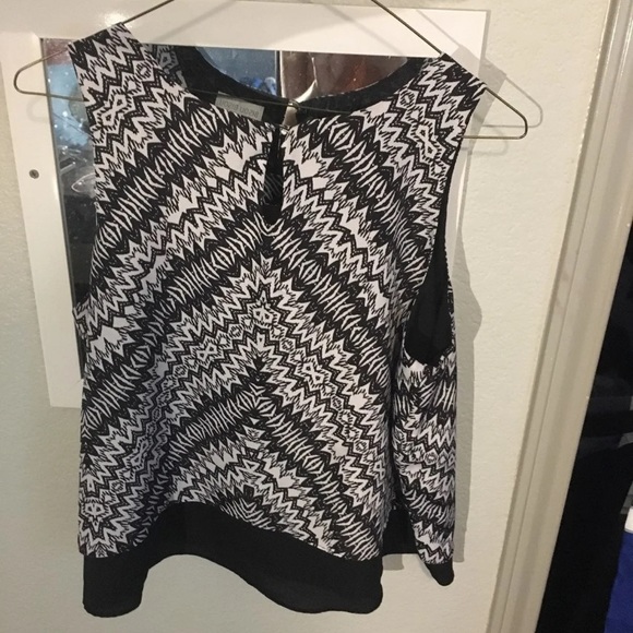 Black and white zig zag blouse - Picture 3 of 3